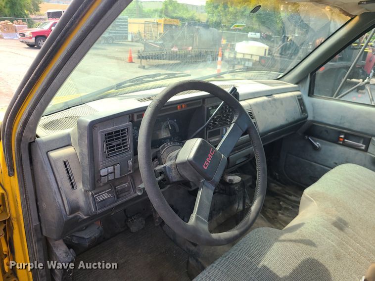 image for item MG9750 2001 GMC C6500  seal coat truck