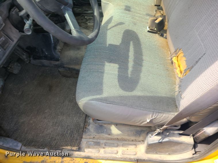 image for item MG9750 2001 GMC C6500  seal coat truck