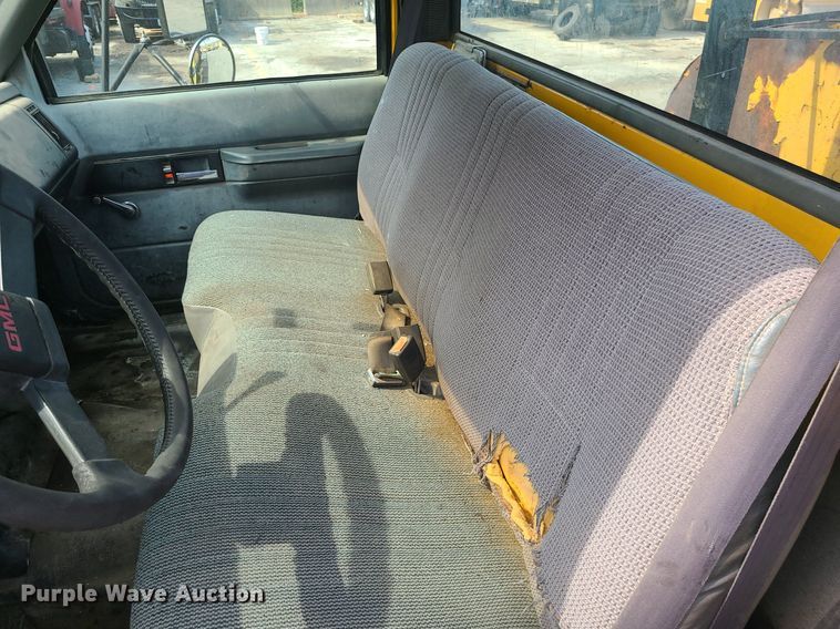 image for item MG9750 2001 GMC C6500  seal coat truck