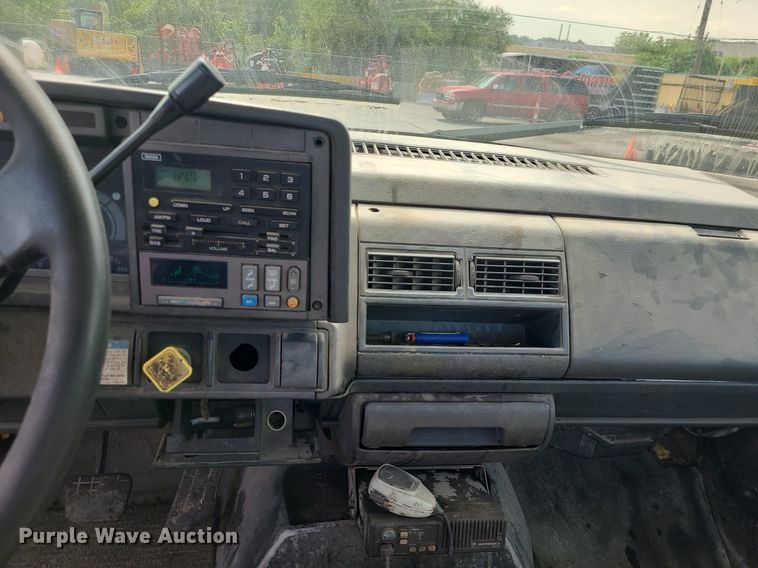 image for item MG9750 2001 GMC C6500  seal coat truck