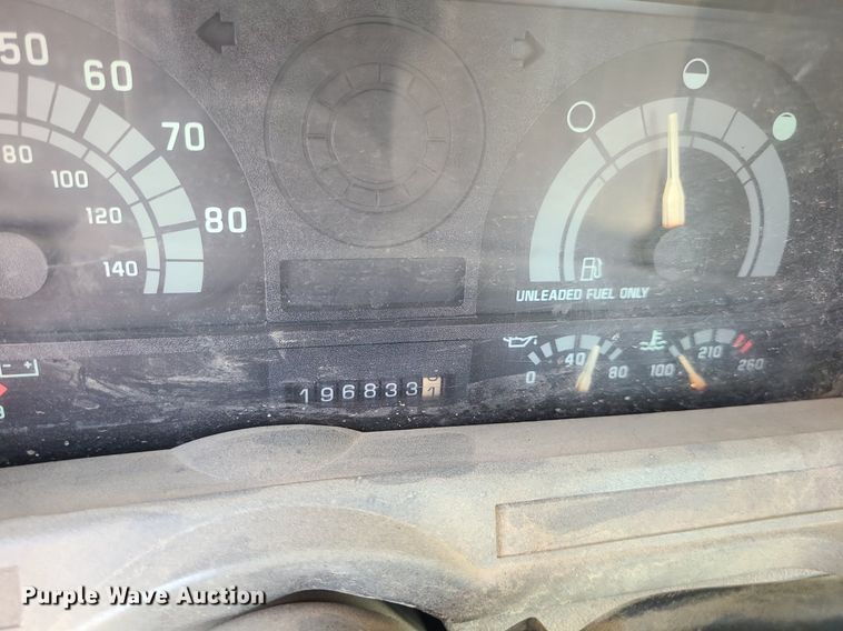 image for item MG9750 2001 GMC C6500  seal coat truck