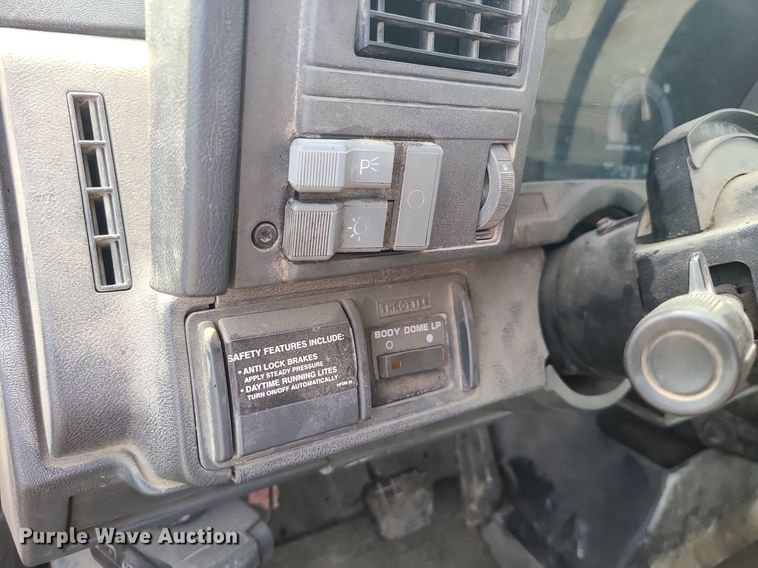 image for item MG9750 2001 GMC C6500  seal coat truck