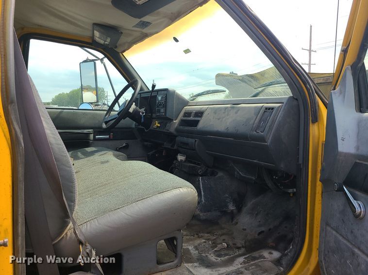 image for item MG9750 2001 GMC C6500  seal coat truck