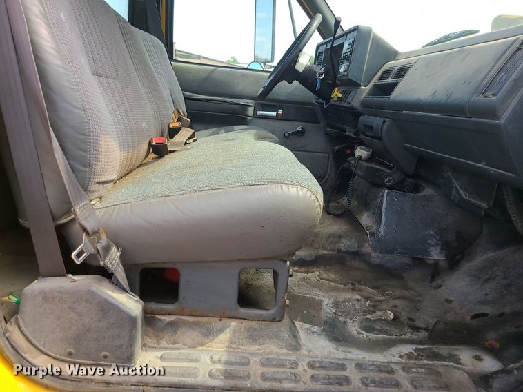 image for item MG9750 2001 GMC C6500  seal coat truck