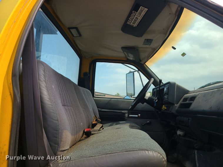 image for item MG9750 2001 GMC C6500  seal coat truck