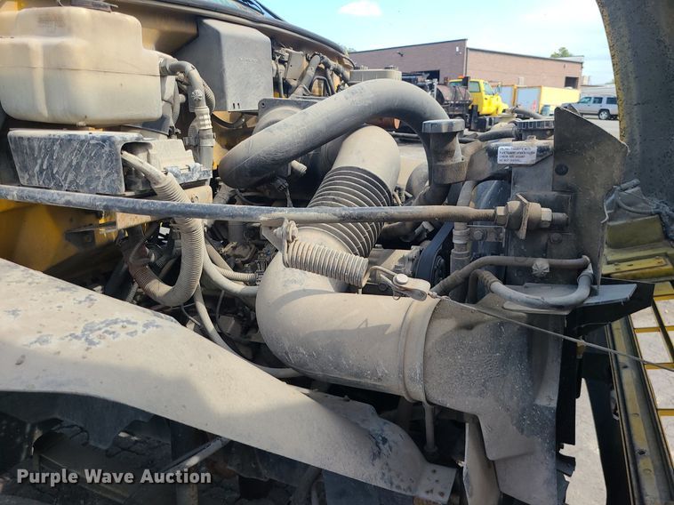 image for item MG9750 2001 GMC C6500  seal coat truck