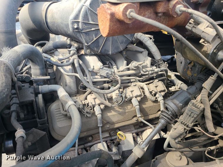 image for item MG9750 2001 GMC C6500  seal coat truck