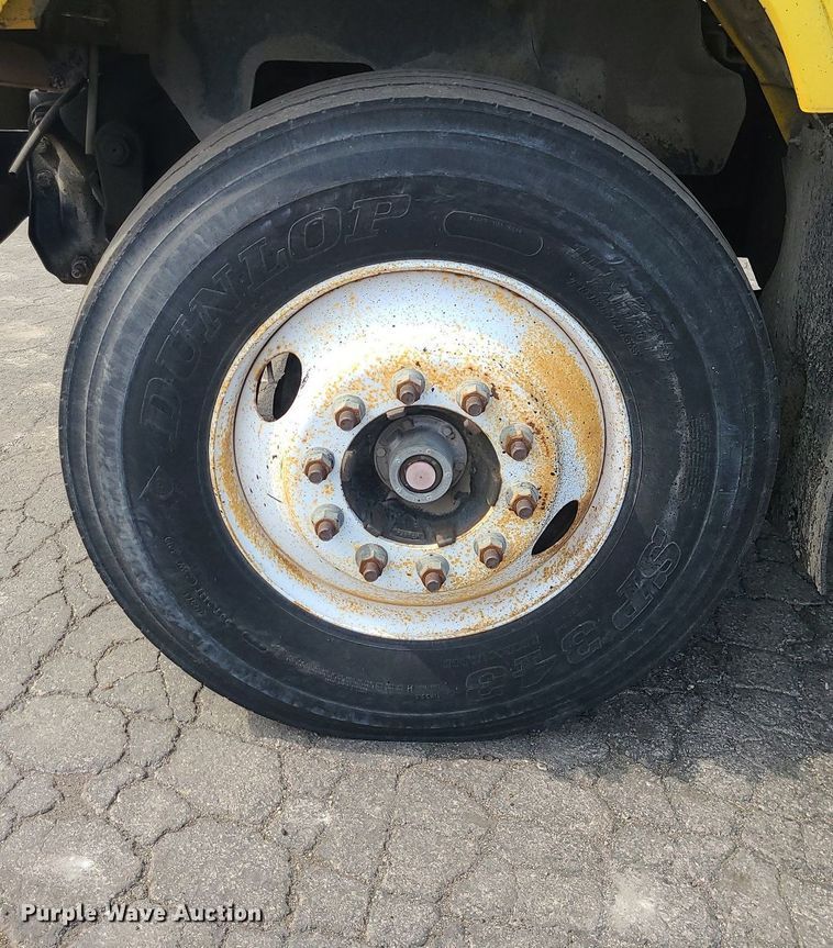 image for item MG9750 2001 GMC C6500  seal coat truck