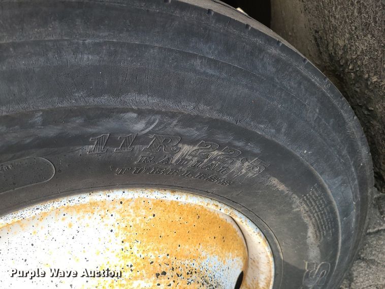 image for item MG9750 2001 GMC C6500  seal coat truck