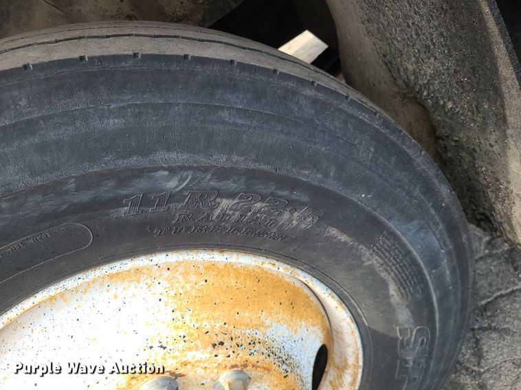 image for item MG9750 2001 GMC C6500  seal coat truck