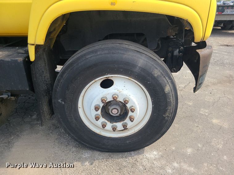 image for item MG9750 2001 GMC C6500  seal coat truck