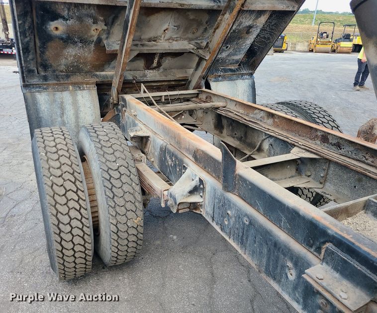 image for item MG9751 1990 Chevrolet 6500 Kodiak  dump truck