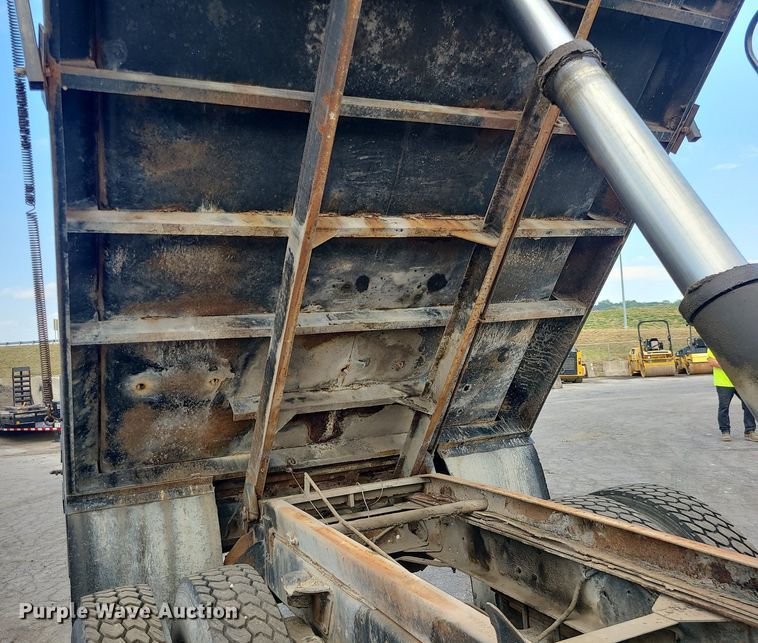 image for item MG9751 1990 Chevrolet 6500 Kodiak  dump truck