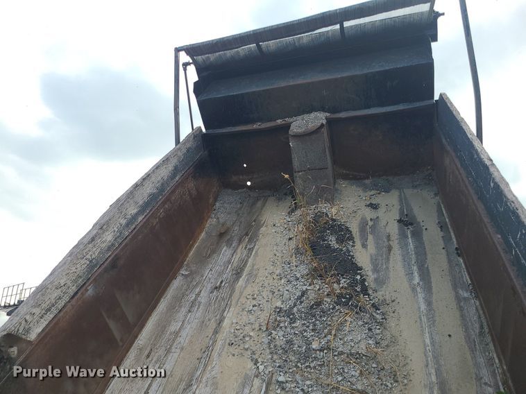 image for item MG9751 1990 Chevrolet 6500 Kodiak  dump truck