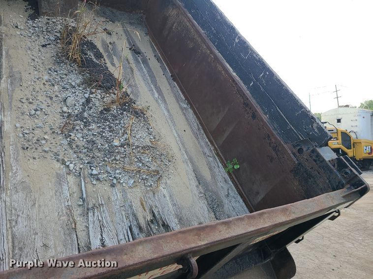 image for item MG9751 1990 Chevrolet 6500 Kodiak  dump truck