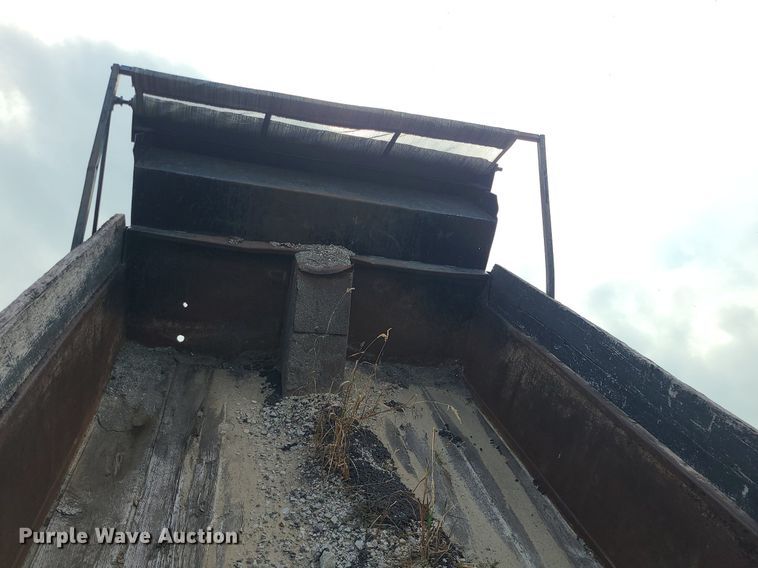 image for item MG9751 1990 Chevrolet 6500 Kodiak  dump truck