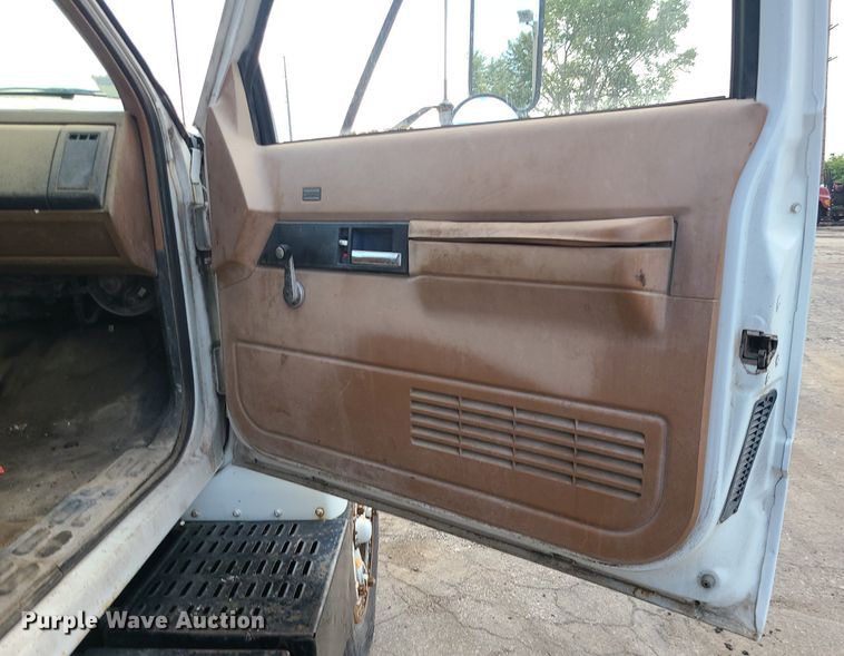 image for item MG9751 1990 Chevrolet 6500 Kodiak  dump truck