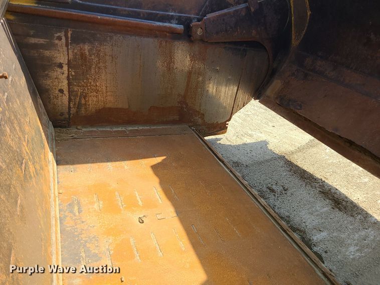 image for item MG9758 1988 Caterpillar 627E  conventional scraper