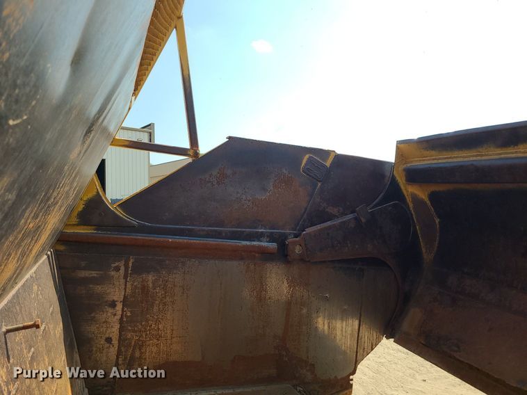 image for item MG9758 1988 Caterpillar 627E  conventional scraper