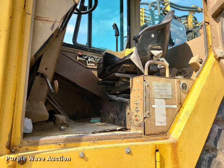 image for item MG9758 1988 Caterpillar 627E  conventional scraper