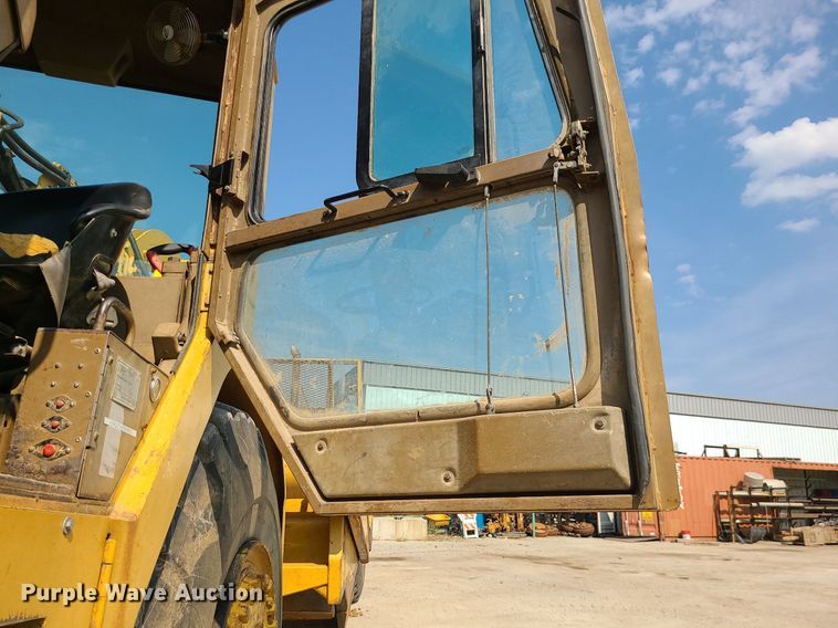 image for item MG9758 1988 Caterpillar 627E  conventional scraper