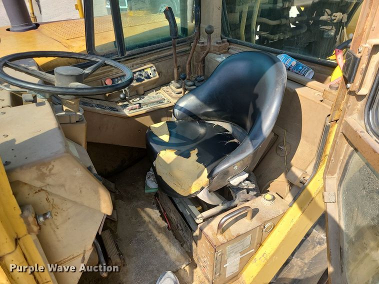 image for item MG9758 1988 Caterpillar 627E  conventional scraper