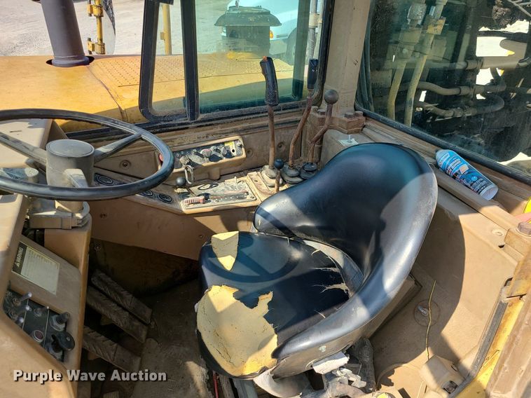 image for item MG9758 1988 Caterpillar 627E  conventional scraper