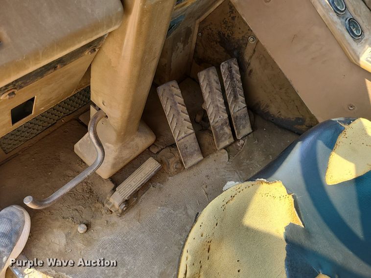 image for item MG9758 1988 Caterpillar 627E  conventional scraper