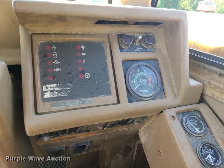 image for item MG9758 1988 Caterpillar 627E  conventional scraper