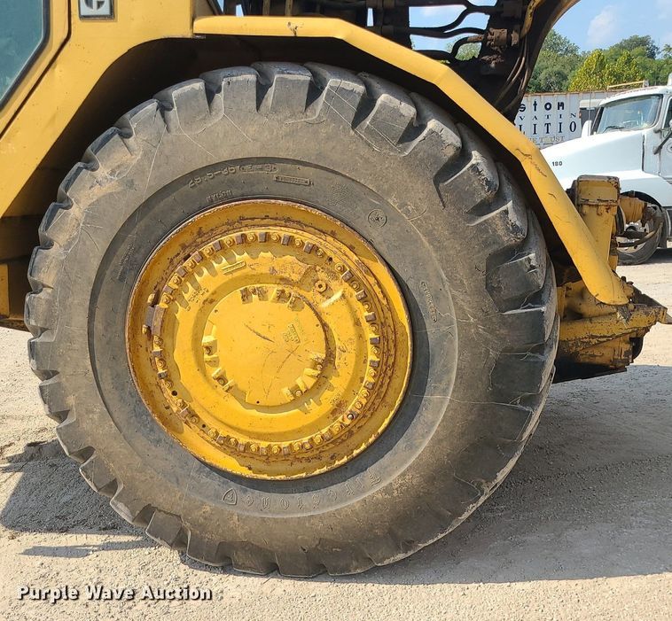 image for item MG9758 1988 Caterpillar 627E  conventional scraper