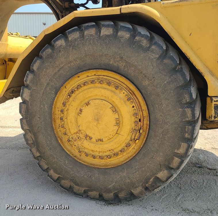image for item MG9758 1988 Caterpillar 627E  conventional scraper