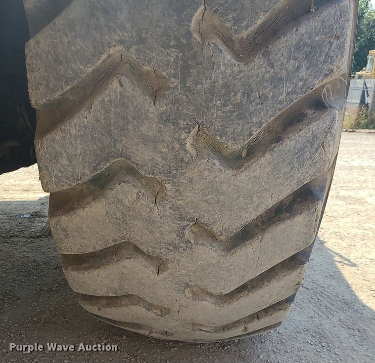 image for item MG9758 1988 Caterpillar 627E  conventional scraper