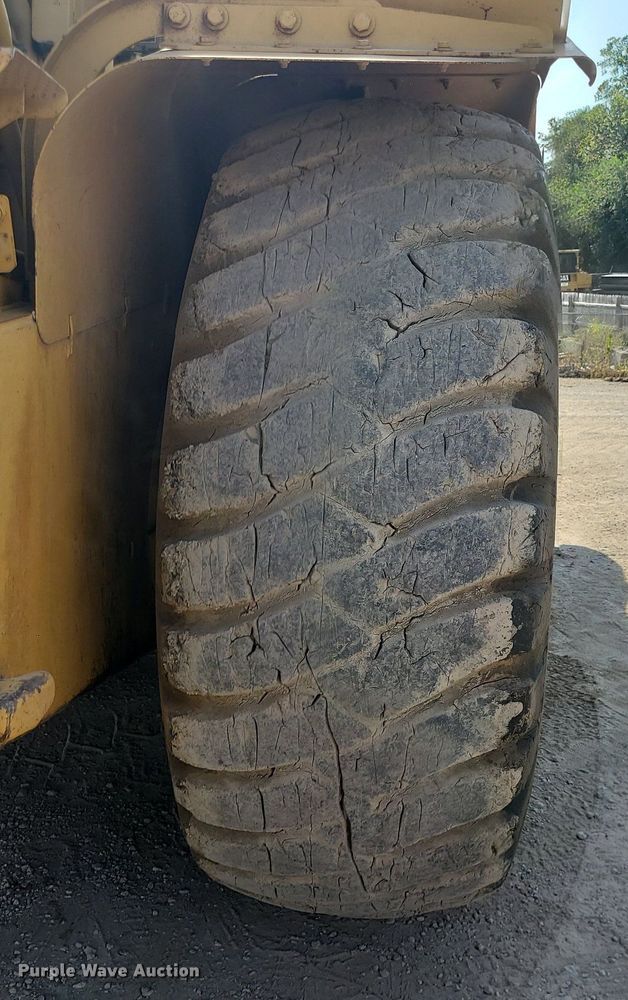 image for item MG9758 1988 Caterpillar 627E  conventional scraper