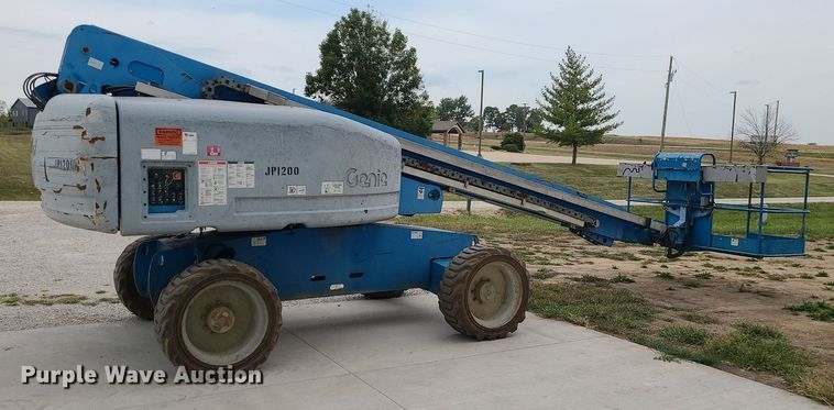image for item MG9767 2003 Genie S-60 boom lift