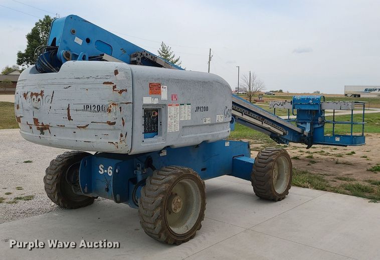 image for item MG9767 2003 Genie S-60 boom lift