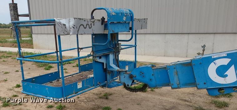 image for item MG9767 2003 Genie S-60 boom lift