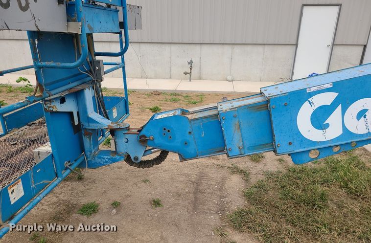 image for item MG9767 2003 Genie S-60 boom lift