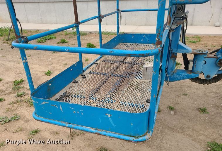 image for item MG9767 2003 Genie S-60 boom lift