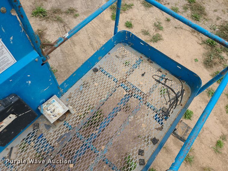 image for item MG9767 2003 Genie S-60 boom lift