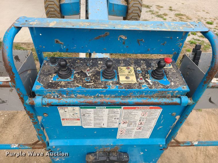 image for item MG9767 2003 Genie S-60 boom lift