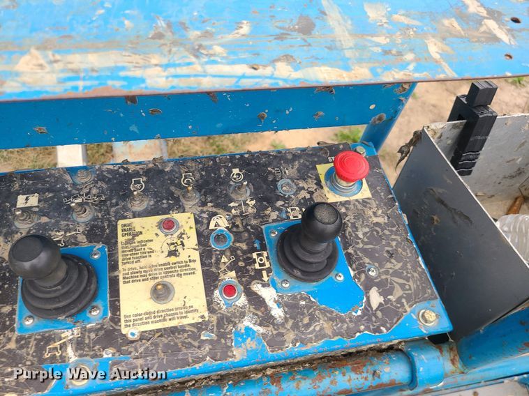 image for item MG9767 2003 Genie S-60 boom lift