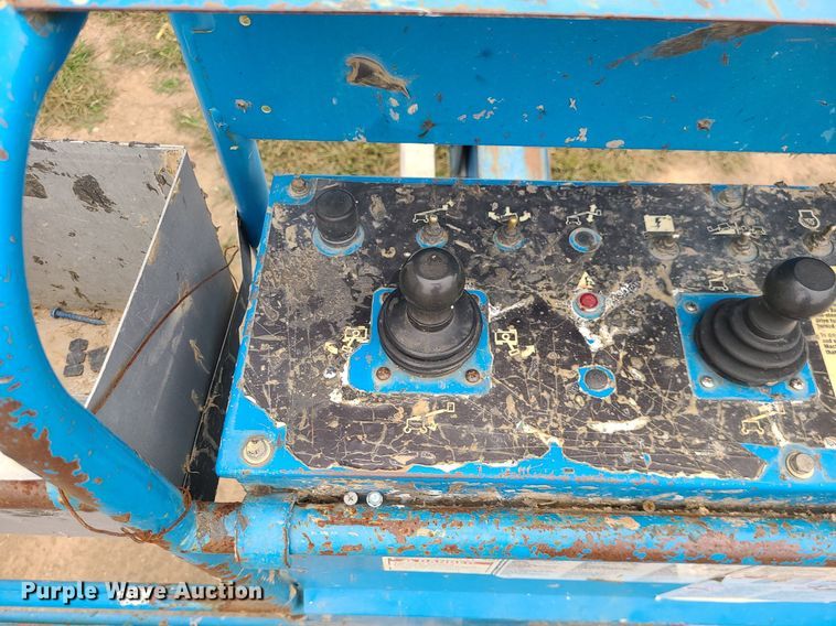 image for item MG9767 2003 Genie S-60 boom lift