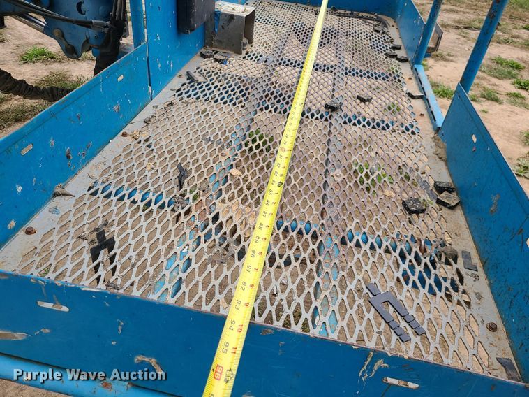 image for item MG9767 2003 Genie S-60 boom lift