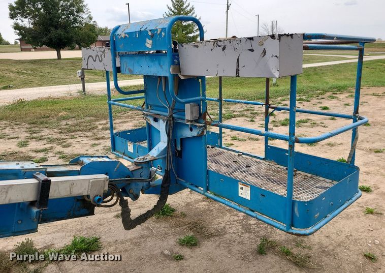 image for item MG9767 2003 Genie S-60 boom lift