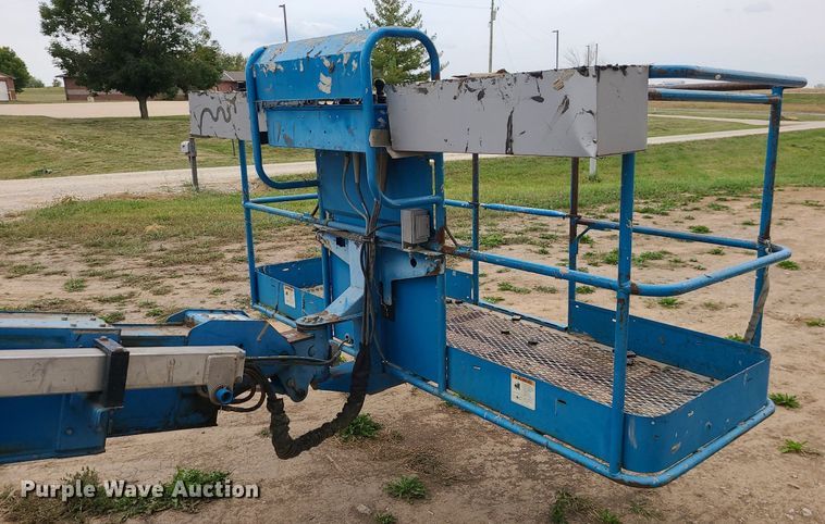 image for item MG9767 2003 Genie S-60 boom lift