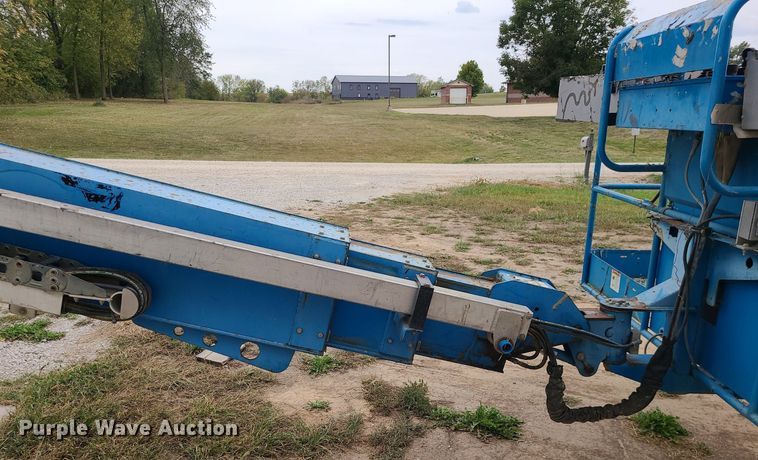 image for item MG9767 2003 Genie S-60 boom lift