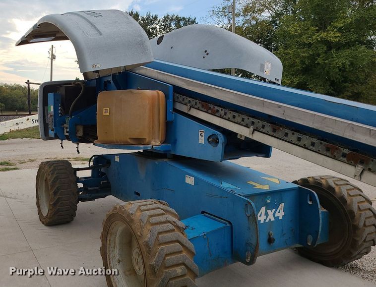 image for item MG9767 2003 Genie S-60 boom lift