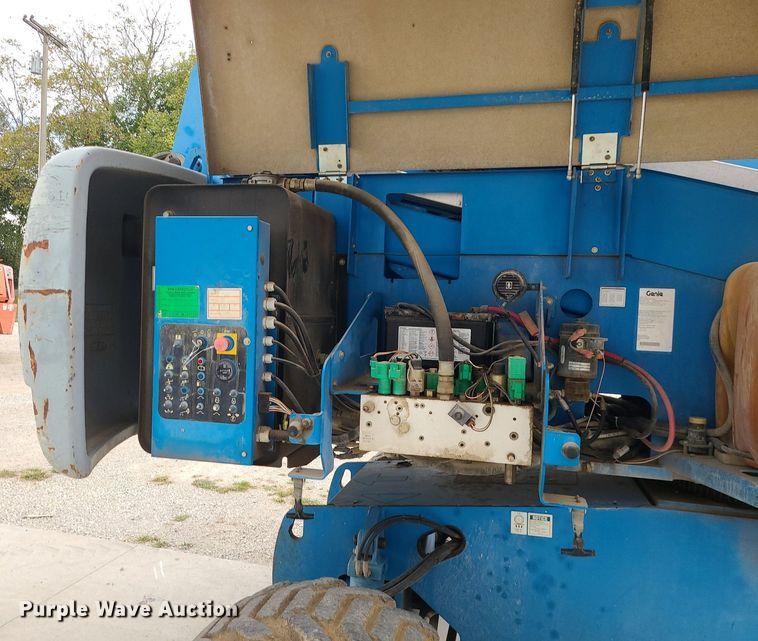 image for item MG9767 2003 Genie S-60 boom lift