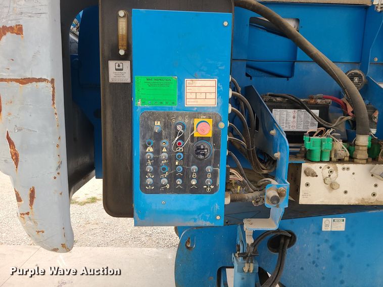 image for item MG9767 2003 Genie S-60 boom lift