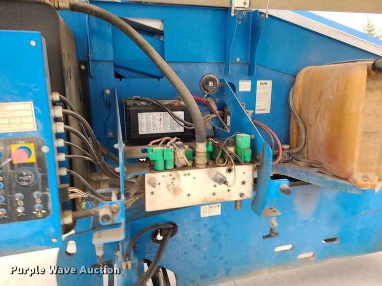 image for item MG9767 2003 Genie S-60 boom lift